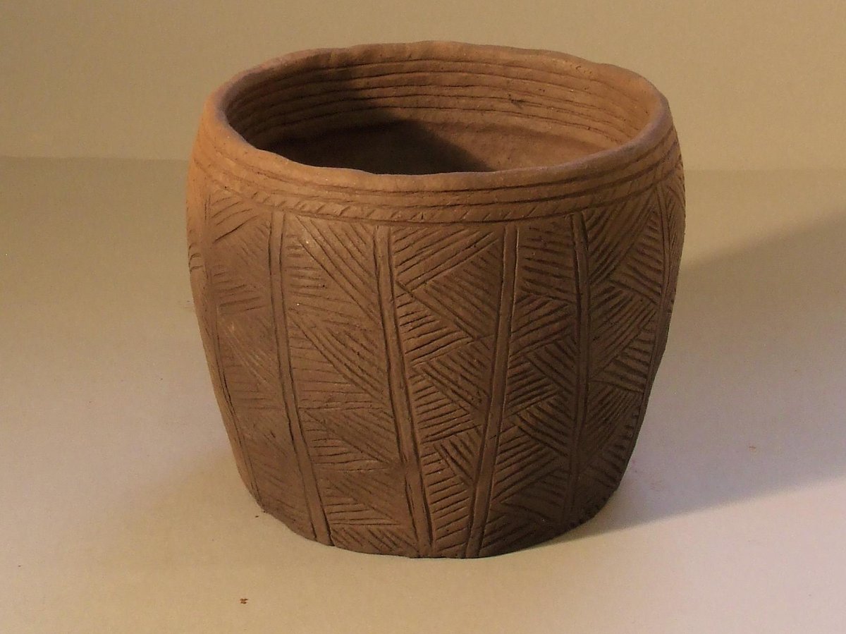 Pottedhistory's tweet photo. @TactileArchaeol @thanetarch Mine's bigger than yours ;-) #groovedware #neolithic #archaeology http://t.co/wz4b8Kaxbc