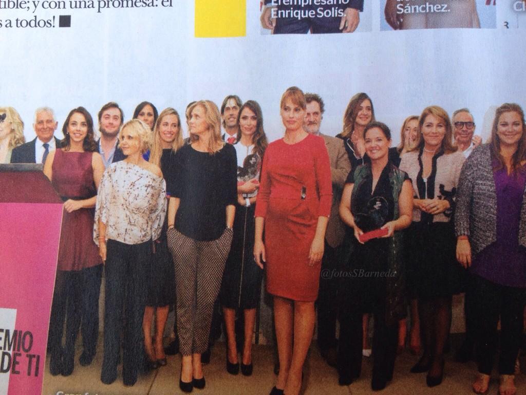 fotosSBarneda's tweet photo. #premioscuidadeti vía Revista Mía @MarcelinoColl @SandraBarnedaa @Educo_ONG http://t.co/pqXkX52vEc