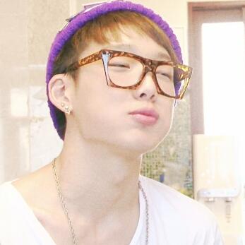 SweetYum2y's tweet photo. @zzzkd_ 띵동. 배달왔어요. ^-^ 칭찬 무지 감사드려요. T-T 앞으로 더 열심히 하겠습니다. 예쁘게 잘 써주시구 내일도 좋은 하루 보내세요! http://t.co/rnlWWyKjo8