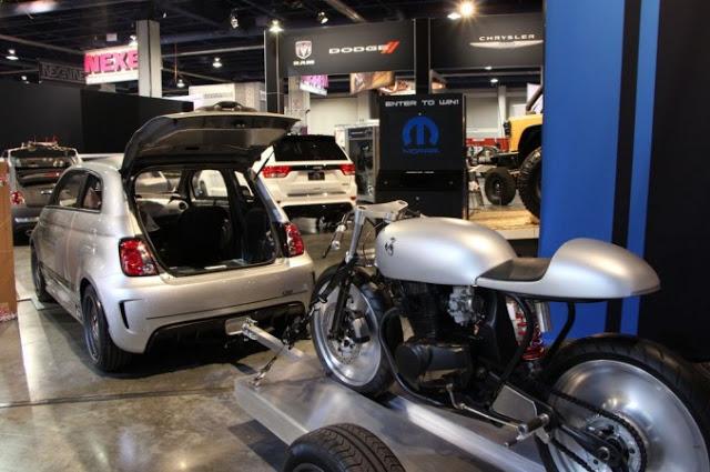 TalsMelkis's tweet photo. Motocikls kā auto pārdošanas(varbūt otrādi) veicinātājs - Fiat 500 Abarth Cafe Racer #sema2012 http://t.co/Gw7O869KHf