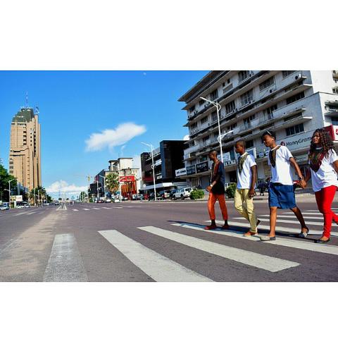 LilmeManur's tweet photo. Merci @photosdeheyce , un Z qui aime sa nation IG: photos_de_heyce @LaTeamZ @LaTeam243 
#Kinshasa
#kinshasaBoss http://t.co/0N01ZHvPIn