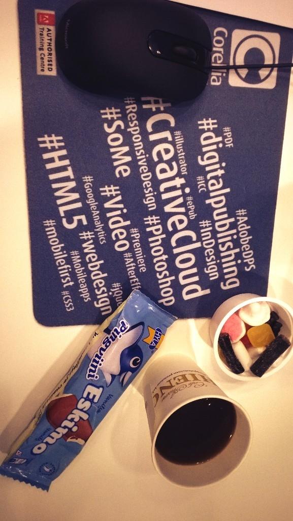 Bubuziini's tweet photo. Jäätelöö, irttarei, kahvii ja indisainii (ja vähä edgee, ei sitä U2:sen) #superkoulupäivä #adobe_cc @CorelliaHEL http://t.co/xtq7gT1NyV