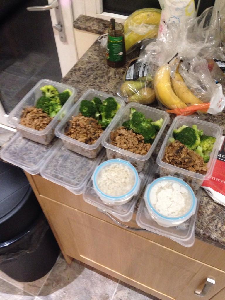 GymBuddyNeeded's tweet photo. RT if you work as hard with your Nutrition as you do in the #Gym #GymBuddy #FoodPrep #exercise #Health ='s #Wealth http://t.co/SQF8bJ5M9g