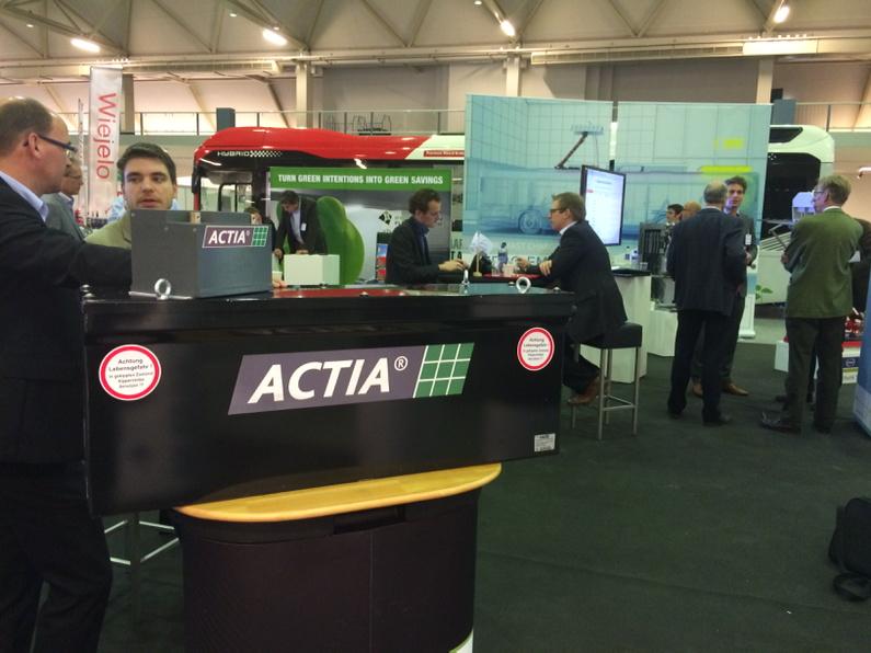 Peter_de_Lannoy's tweet image. @BusTech2014 @Automotive_NLD hebben de stand weer vol met &quot;potentials&quot;, onze standhouders zijn in hun nopjes @bom