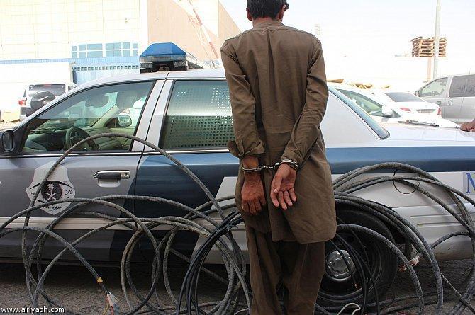 دوريات أمن #الرياض تضبط سارق الكيابل النحاسية (الرياض)

-