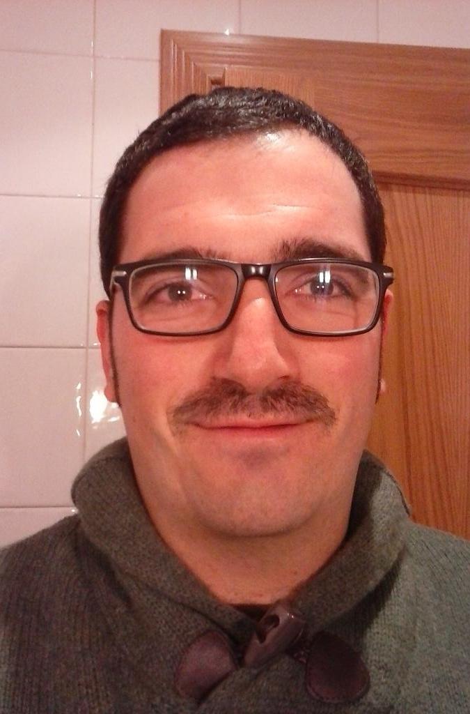 ChumeChumeco's tweet photo. @aldiamo4 dia 12 tiembla Burt Reinols @MovemberMadrid @MovemberES http://t.co/94uPHQvCPr