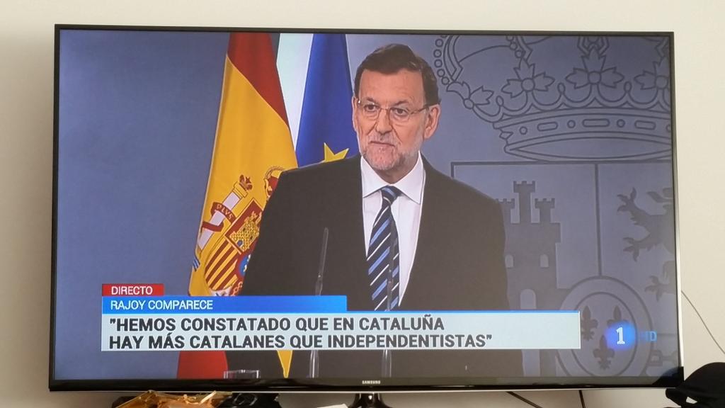 ElHumanoide's tweet photo. Estoy viendo la comparecencia de Rajoy en primera fila. http://t.co/YRC2B8AZOY