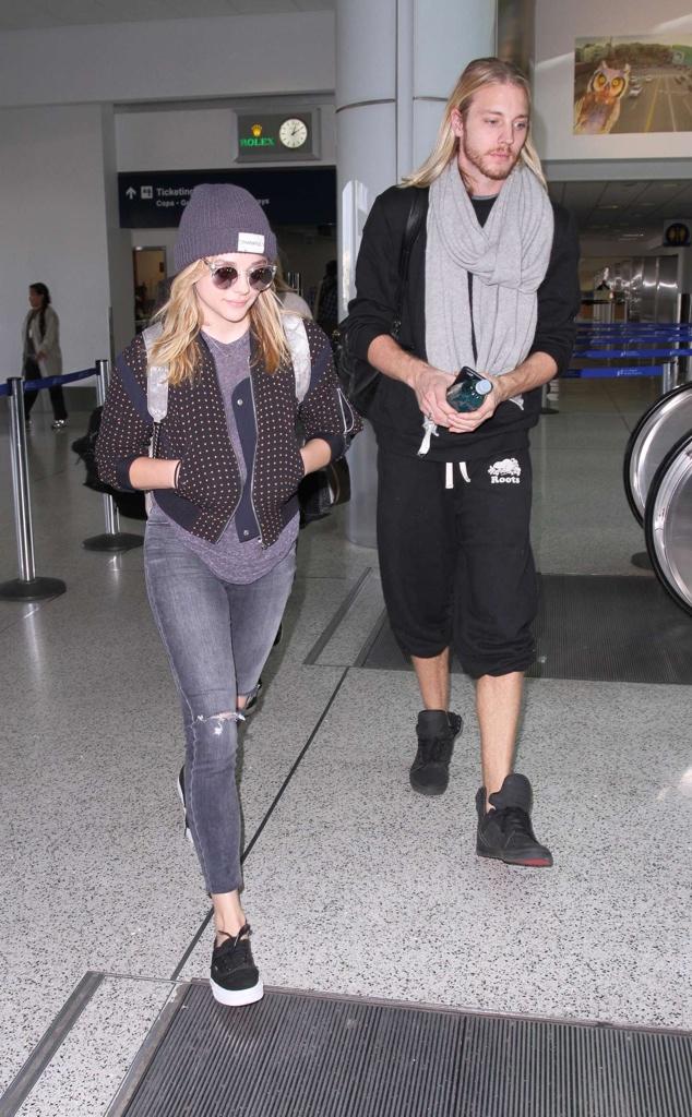 Kiri 海外lover 私服fashion クロエ モレッツ At Lax空港 November 11 14 今日のクロエちゃんはボーイッシュだね Chloemoretz Ootd Http T Co Ttsohqgwdp Kiri 海外lover 私服fashion クロエ モレッツ At Lax空港 November 11 14 今日のクロエちゃんはボーイッシュだね Chloemoretz Ootd Http T Co Ttsohqgwdp