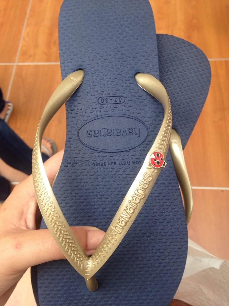 cands_botha's tweet photo. Stoked with #myhavis! Make your way to the Waterfront @SA_Havaianas_SA and create ur style this summer! http://t.co/xqX45P2479