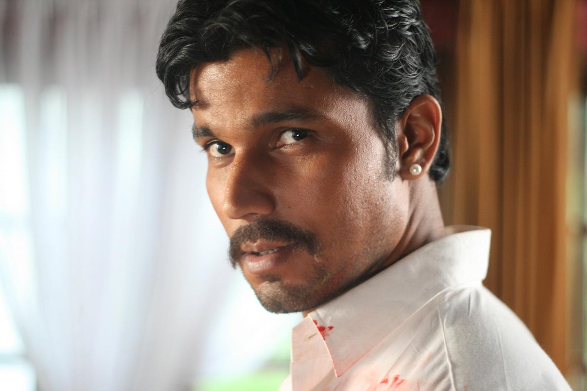 RangRasiyaFilm's tweet photo. God themselves gave him permission to paint them.
Watch Raja Ravi Varma's life here -> http://t.co/ooXsTakPIl http://t.co/vsSQ4mprDF