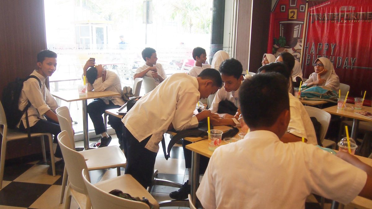 Theta8Alpha's tweet photo. rame banget yap,wkwk kurang banyak nihh sebenernya:( kecewaaa http://t.co/b1t4keiXdt