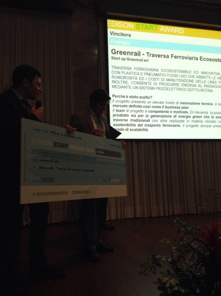 MediasetTgcom24's tweet photo. Il progetto vincitore della categoria "Energia" è: Green rail , traversa ferroviaria. #EdisonStart http://t.co/HppKUqtKt0