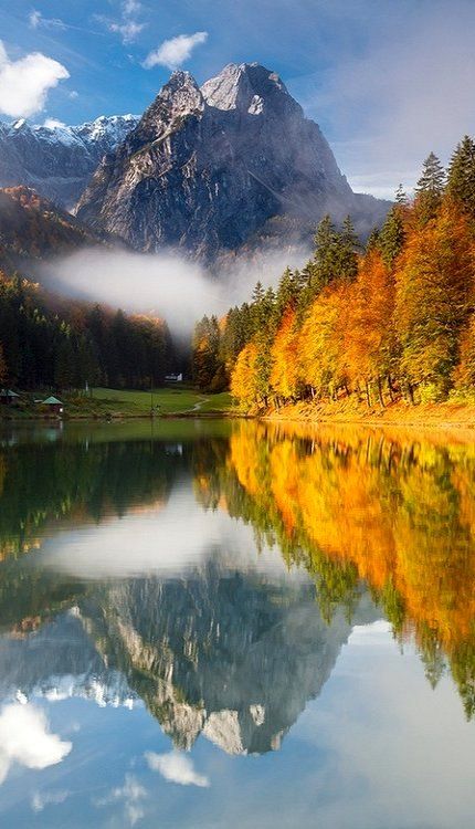 GermanyCarRent's tweet photo. Lake Riessersee, Garmisch-Partenkirchen, Bavaria, Germany

#lake #bavaria #germany http://t.co/LT050tKBJl