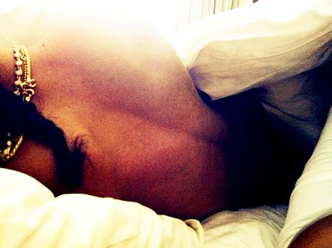 Will Smith fotografa la moglie Jada Pinkett di #Gotham (@Premium_Action) nuda mentre dorme!
mediaset.it/quimediaset/ru…