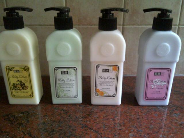 chicollection01's tweet photo. Mau putih alami ? Aman ? Sammy lotion 250ml ori • 50,000 @apaajaIKLAN @Iklan_Laku @CelotehPROMO http://t.co/WPo2O43Lfs