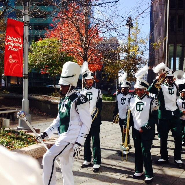 Detroitk12's tweet photo. @detevents: Cass Tech Marching Band #cthsmb @Detroitk12 #campusmartius #treearrival http://t.co/5VgAe8Y64S
http://t.co/gm4dqBAIr1