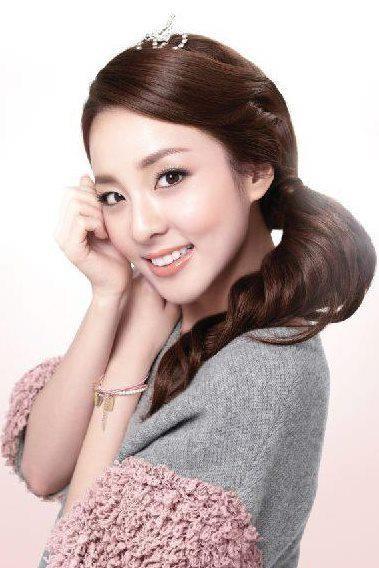 Who is now having birthday? teheee happy birthday Sandara Park onnieya (* * )  