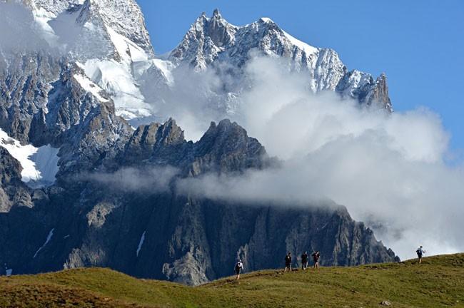 TriatlonTotal's tweet photo. Ultra-Trail del Mont Blanc: The North Face anuncia que deja de patrocinar la prueba. En busca de nuevos aportadores. http://t.co/KW7TgoVZ3N”
