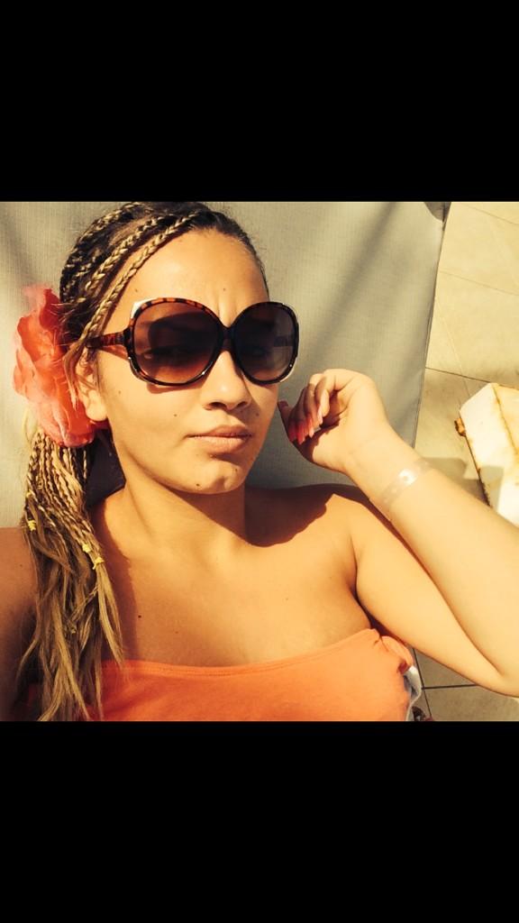 daisysdream1's tweet photo. Wish I was laying on a sunbed drinking my sickly sweet cocktail again! Sun is shining ,weather is sweeeet ☀️🍹 http://t.co/C0gPxlopfK