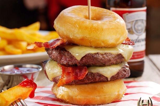 eustonite's tweet photo. Calorific! Burger doughnut http://t.co/tkUbiTHU86