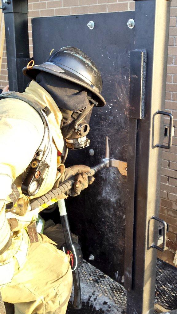 smokedaddy5's tweet photo. 14 candidates hammering through the 16 station job skills PT obstacle course Day 4 Ga Smoke Divers http://t.co/OZ8uUJHKKo