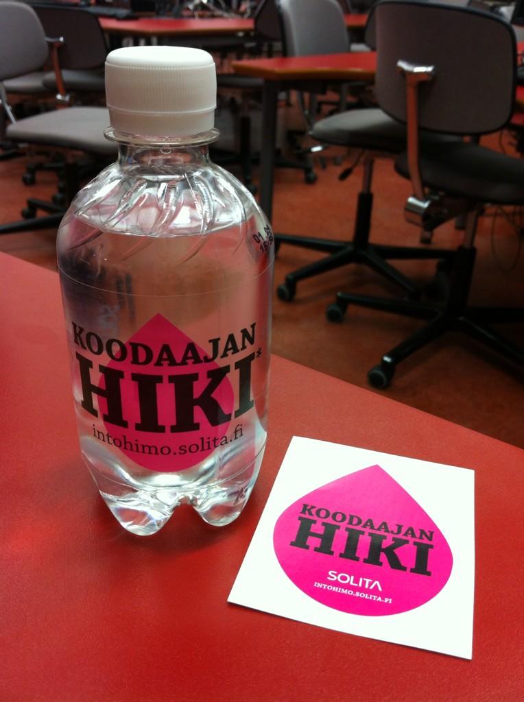 essiisohanni's tweet image. @SolitaOy:ltä uusi vesipullo kuluneen tilalle ja lisäksi varaetiketti! Pärjäiskö näillä seuraavaan #IThekuma asti :)