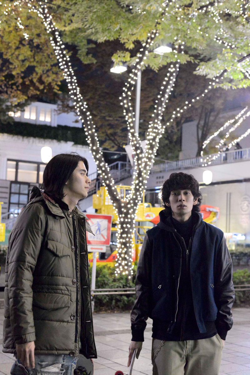 Men S Non No Twitter પર H條です 夜のキャットストリートが似合う2人 あ 本当にスケボーに乗ってます 小松史弥と山下涼平がスケボーで疾走 機能性とファッション性が抜群の ポール スミス ジーンズ のアウター Http T Co 0uzbkvou4j Http T Co