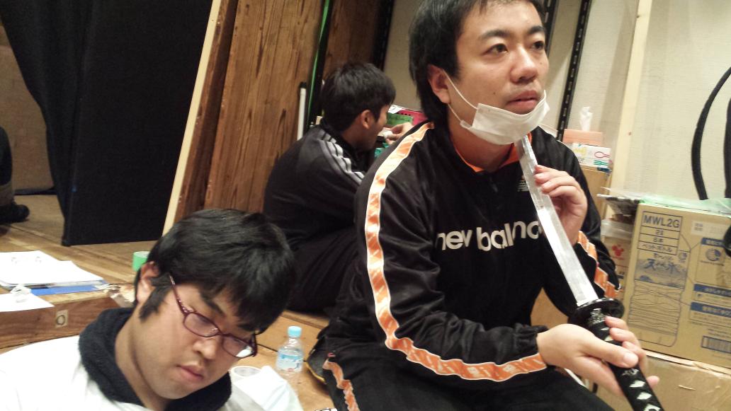 ヘロq公式 En Twitter 二枚目はこちら 仲良し小道具メンバー 左から飯田誠規 石下正樹 近藤浩徳 みんな真剣に作業 ってあれ 笑 サービス精神旺盛な小道具メンバー いつもありがとうございます M M Http T Co Mmocujiiol ヘロq公式 En Twitter 二枚目はこちら 仲良し小道具メンバー 左から飯田誠規 石下正樹 近藤浩徳 みんな真剣に作業 ってあれ 笑 サービス精神旺盛な小道具メンバー いつもありがとうございます M M Http T Co Mmocujiiol