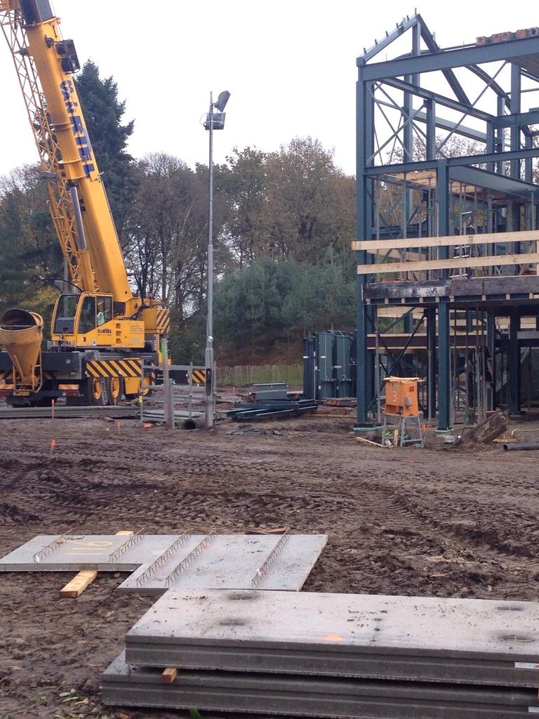 B2PoIuCIgAA_rBf.jpg:large