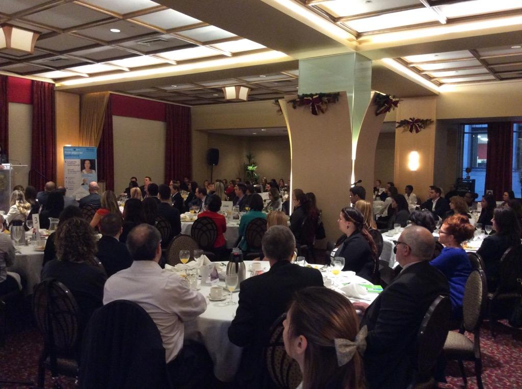 diplomeshecmtl's tweet image. Un public abasourdi devant @daniele_henkel! #dejhec