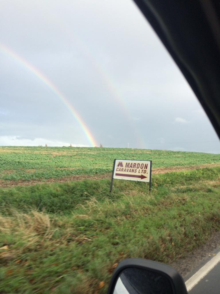 faulkner_darren's tweet photo. A colourful morning ending with a colourful #Rainbow ! #EastYorkshire #HullBest http://t.co/zJFcOu9KZ9