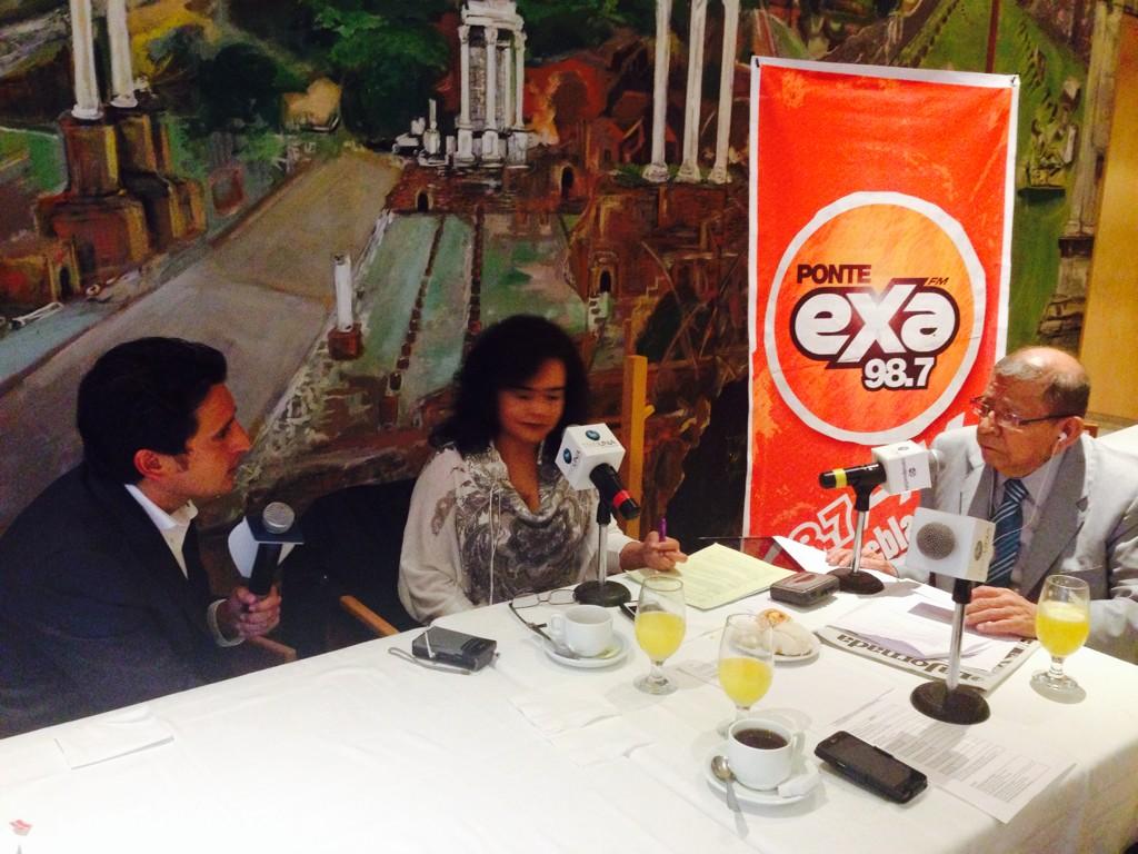 JoseJuanEsp's tweet photo. Ahora con @Emontero_pue dando a conocer el programa #abrigatebien y el #vaniloquio 2014 con concierto d @liladowns http://t.co/0TjiB9PpNx
