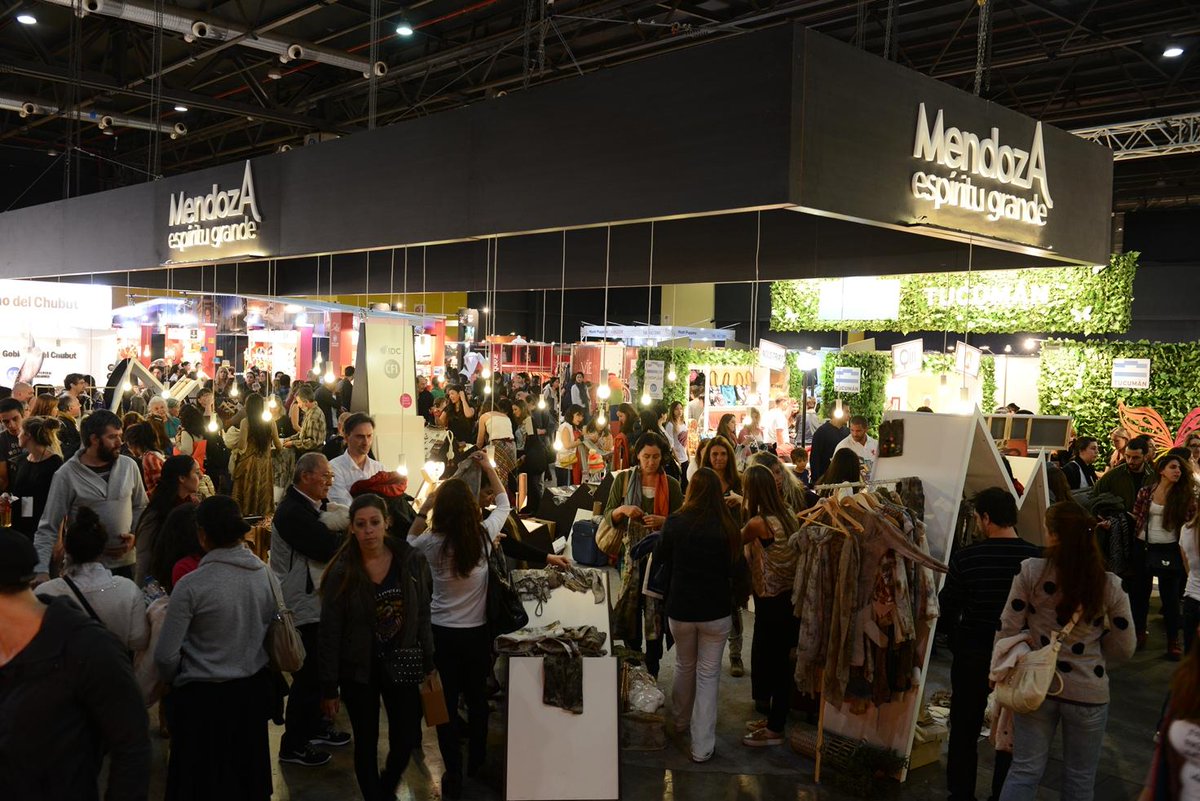 PuroDisenoLat's tweet photo. ¡Esto fue la #FPD2014! Ya se están seleccionando a los expositores que participarán en la #FPD2015. http://t.co/2qiJ619HU5