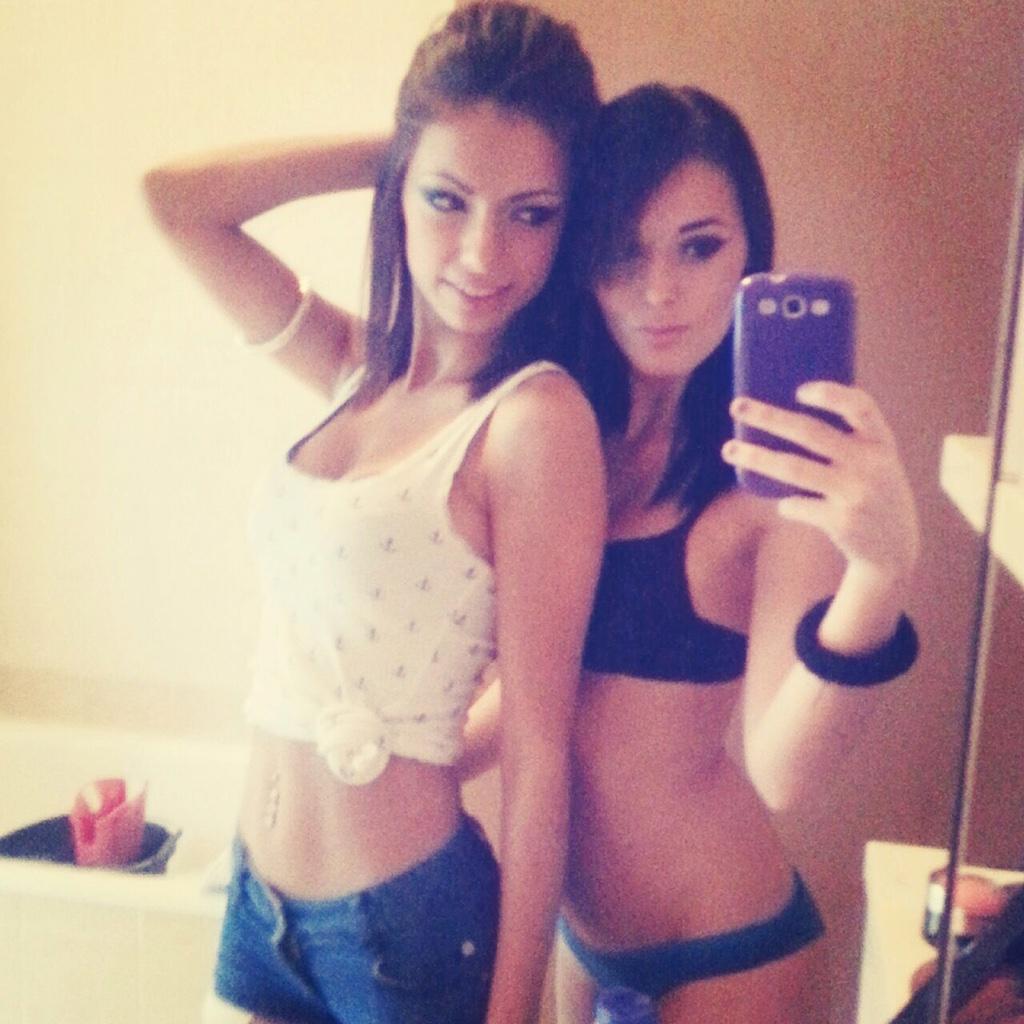 KetrinG95's tweet photo. cercare di capire come funziona Twitter #metterefotoarandom #randomtweet #friends http://t.co/kx7i886Csh