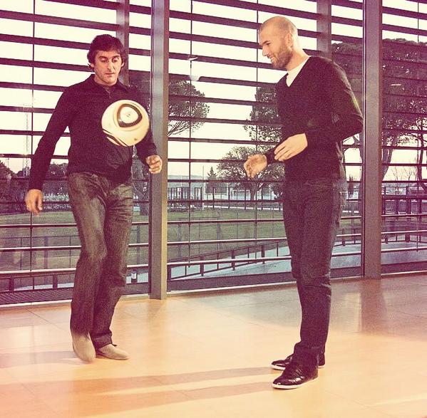 futuroscracksAR's tweet photo. El máximo ídolo de la infancia de Zinedine Zidane es Enzo Francescoli, quien hoy cumple 53 años. #FelizCumpleEnzo http://t.co/1bZtHpmGdm