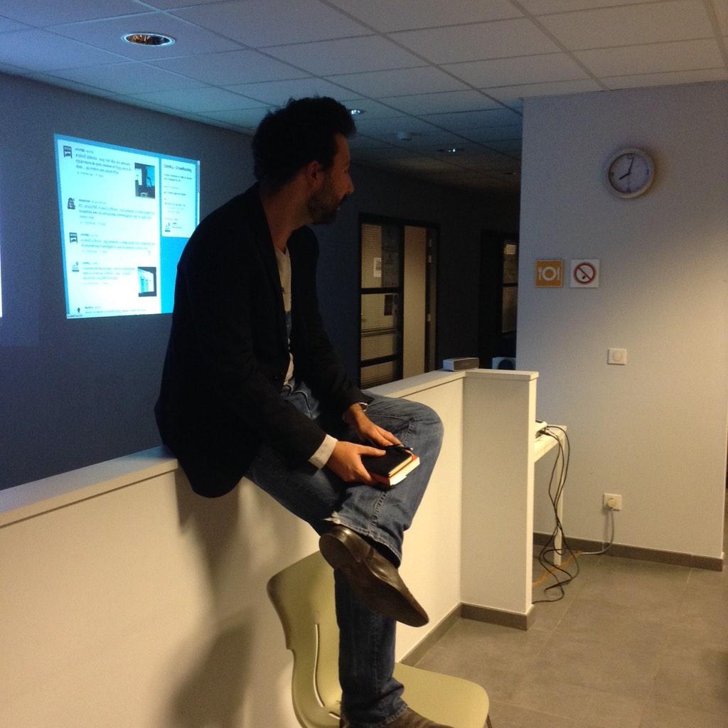 Place à <a href="/AAlaphilippe/">Alex. Alaphilippe (I have left this website)</a> qui présente son livre "le chat qui bronzait" réalisé avec <a href="/bibliocratie/">Bibliocratie</a> - #cafenll