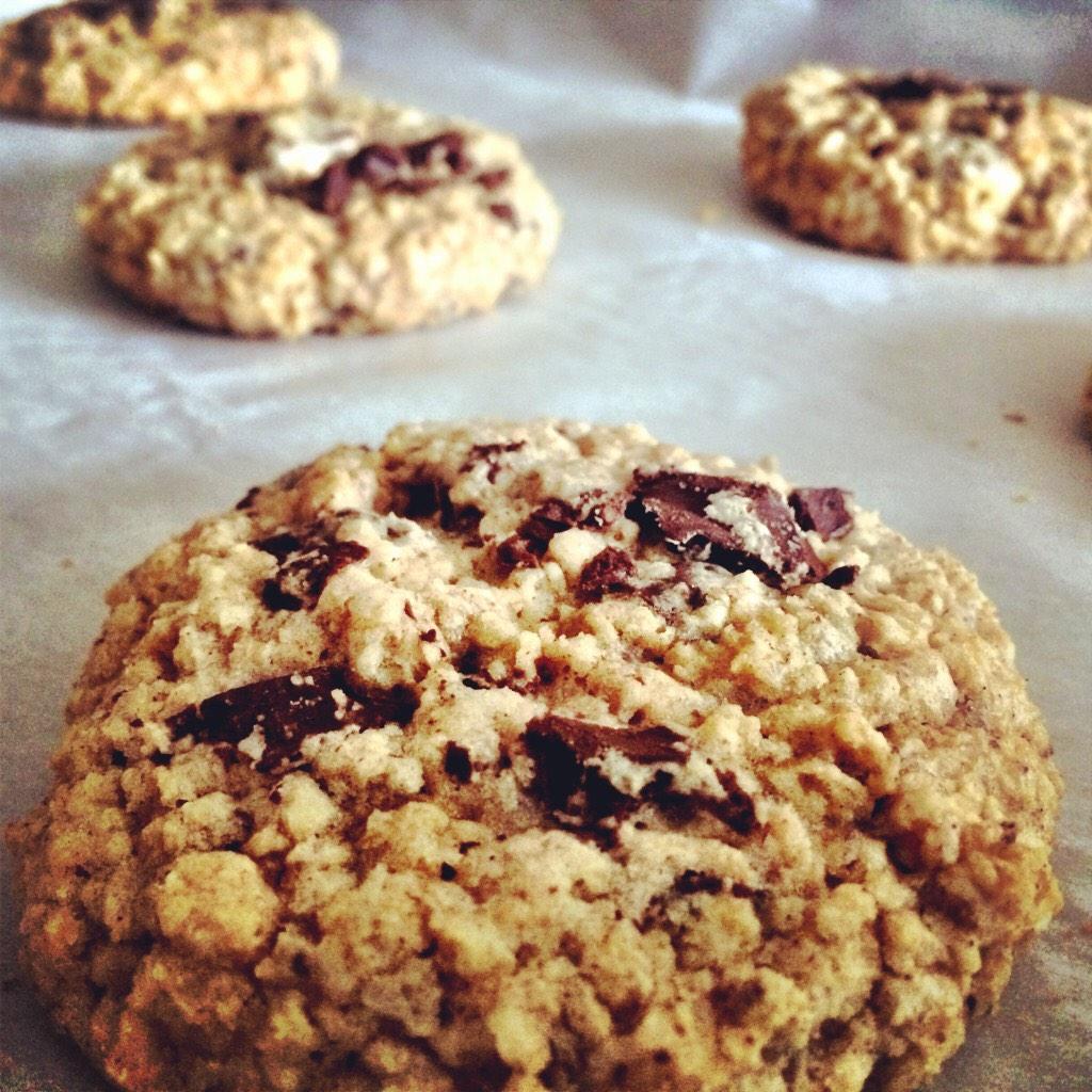 PumpkinandRose's tweet photo. The Best Ever Dark Chocolate Chunk Oatmeal Cookies. New blog post: http://t.co/9oUwH2f2Ba http://t.co/XcJSpgfWL1