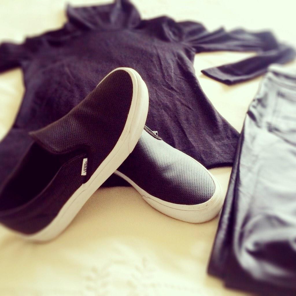 PumpkinandRose's tweet photo. All Black Everything. New blog post: http://t.co/fM8Wsrvwod http://t.co/GCxK4YoEO1
