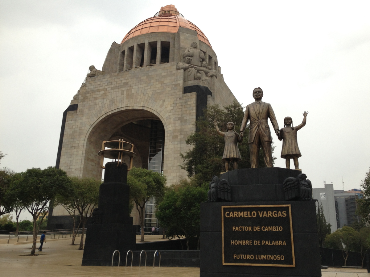 CarmeloVargasOF's tweet photo. CONCIUDADANOS:

¡CON ORGULLO LES COMPARTÓ LA ESTATUA CON LA QUÉ, INMERECIDAMENTE, ME HONRARÁ EL PRI EN LA CD. DE MEX! http://t.co/ZBcgL3oCbZ