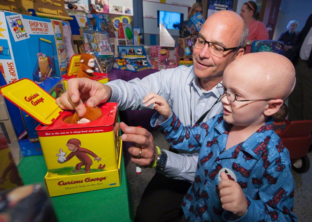 StJude's tweet photo. Connor had fun picking out a special gift during a recent patient party, hosted by St. Jude partner @HomeGoods! http://t.co/xEnwjCwlgn