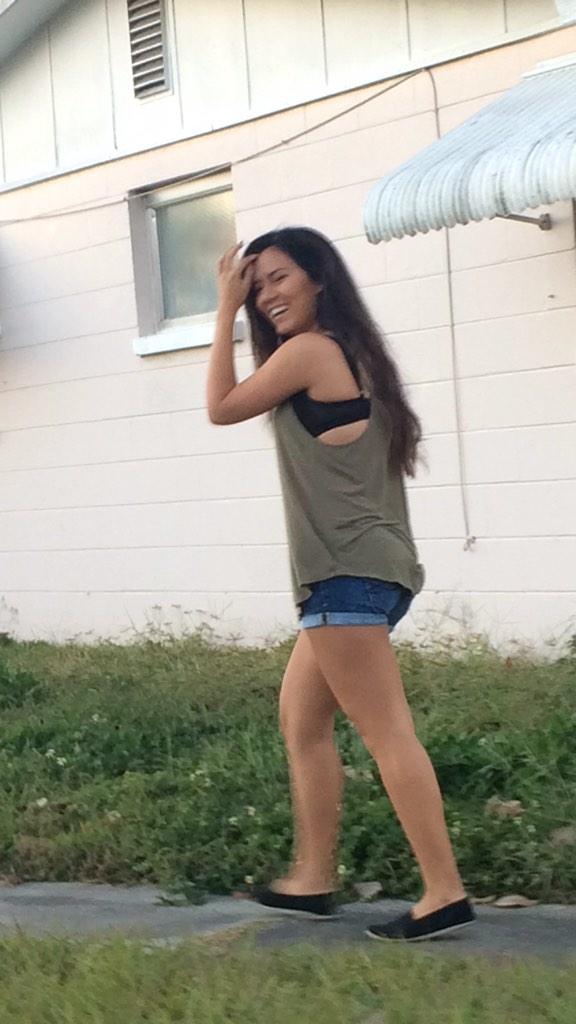 Nguyenfessions's tweet photo. "ESMERALDA GET BACK IN DA CAR YOU HAVE CLEANING TO DO!! VAMOS!" http://t.co/ZwNRCX13J5