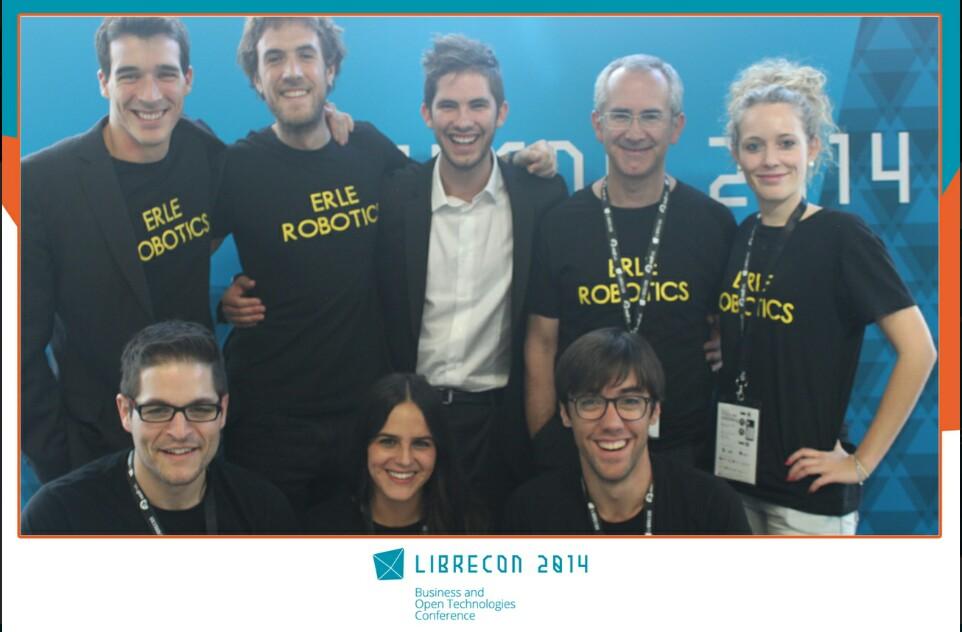 hwacceleration's tweet image. Equipo de Erle robotics en el evento #librecon2014 gracias a @irontec y @tumakers por todo el apoyo