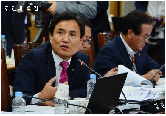 김진태 의원왈, "민변이 없어져야 우리 사회가 정말 민주사회가 된다" “장경욱 변호사를 겨냥해, 변론활동을 빙자한 반역행위를 하고 있다" “경찰관 폭행 혐의로 기소된 민변 소속 변호사들에 대해서는 해외 토픽감"