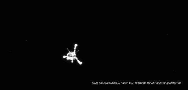 BreakingNews's tweet photo. .@ESA_Rosetta shares images from historic mission to land spacecraft on a moving comet: http://t.co/GcO0KsTt5w http://t.co/NL8weqvvMx