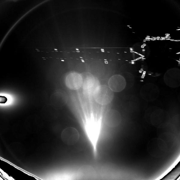 BreakingNews's tweet photo. .@ESA_Rosetta shares images from historic mission to land spacecraft on a moving comet: http://t.co/GcO0KsTt5w http://t.co/NL8weqvvMx