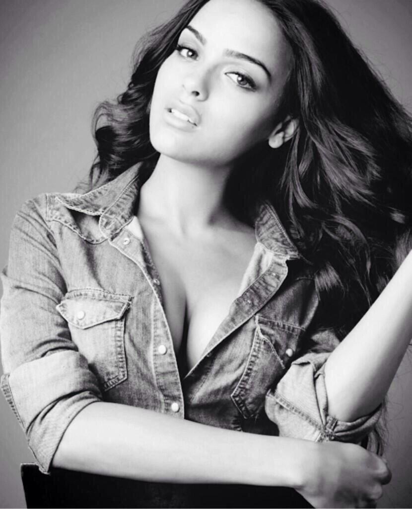 joejames110's tweet photo. @LisaaRamos #lisaramos #WomanCrushWednesday #WCEveryday 😘💚💜💎 http://t.co/Z8USxKfZKo