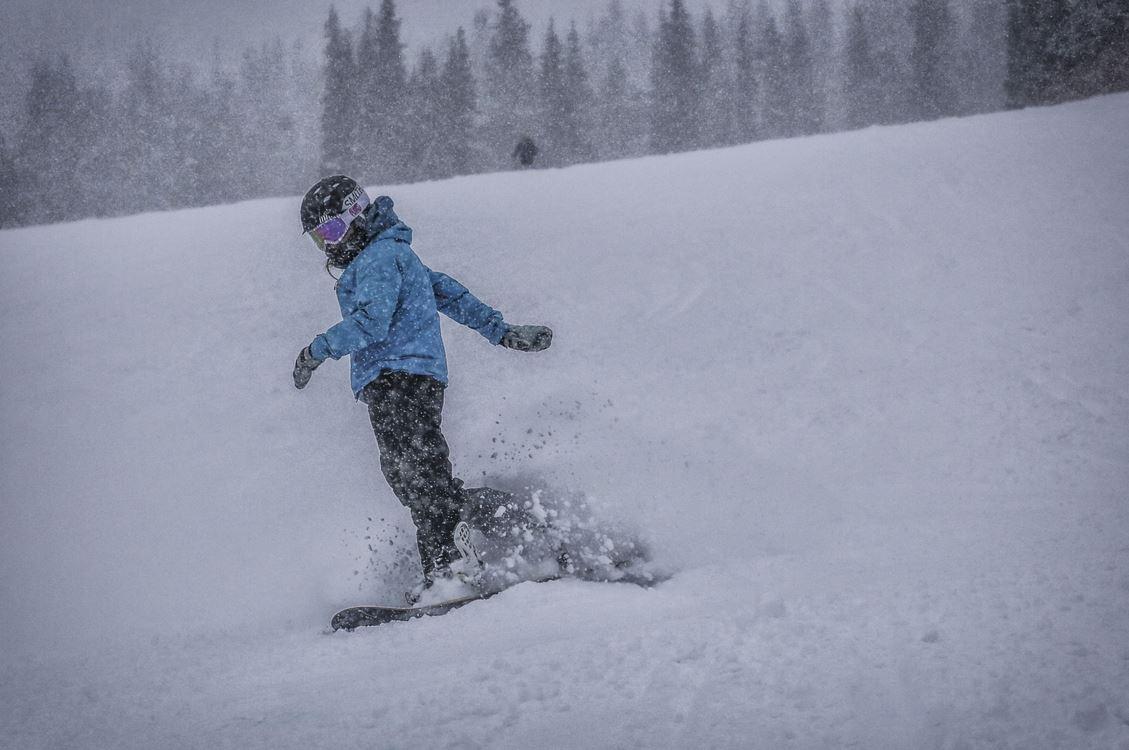 Another 2" of fluffy white overnight, and it's still coming down strong! We'll see you at 9. bit.ly/DailyOps