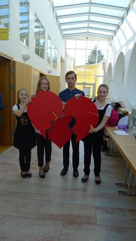 natasha0008's tweet photo. Разбитое сердце....                   @CNastya2014 http://t.co/bV3gFLThcG