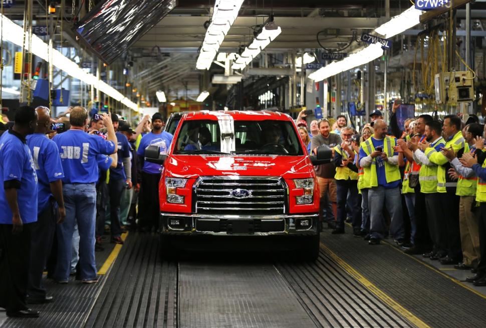 edmunds's tweet photo. Redesigned F-150 “is far and away the most radical and game-changing” @jessrcaldwell http://t.co/yoZymMrYEv http://t.co/b6CgGYwLRE