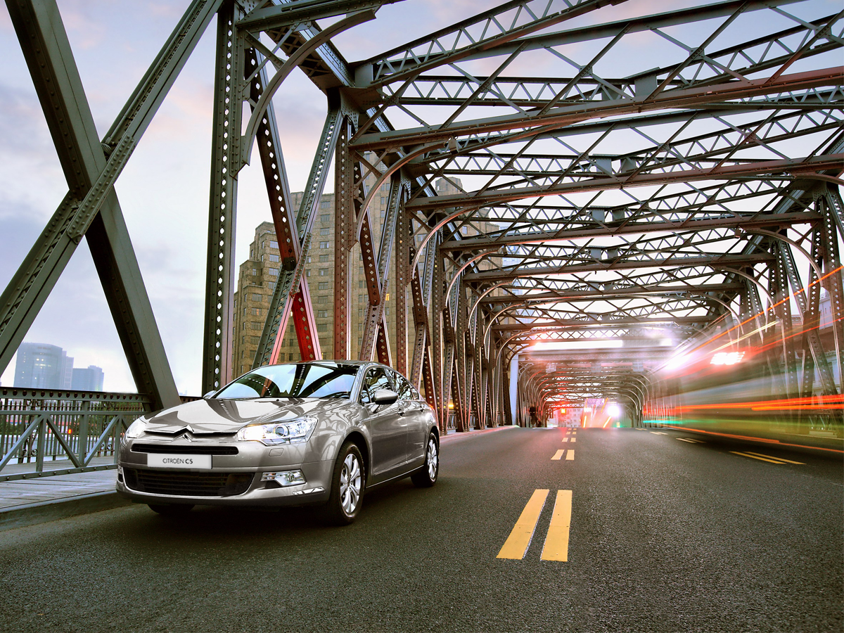 CitroenNL's tweet photo. Citroën verlicht jouw donkere dagen #citroen #c5 #donkeredagen http://t.co/uvaH93g05p